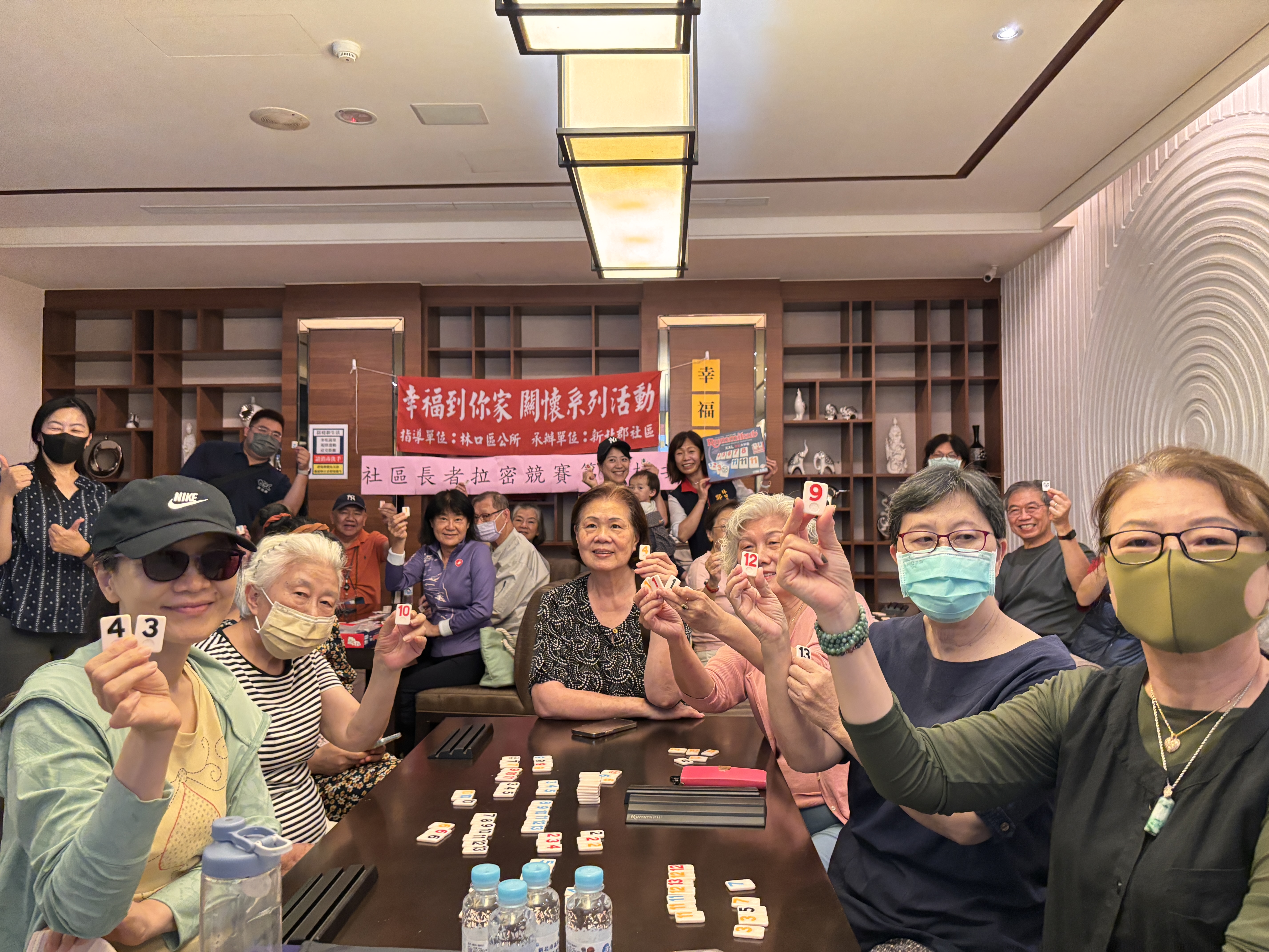 02.大家競賽一輪完畢後,歡欣鼓舞來趟團隊大合照! 